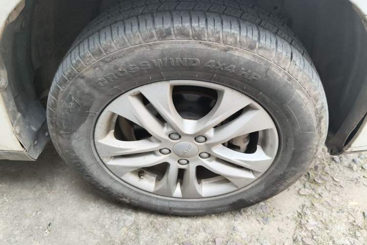 Used Haval M6 2019 1.5T Manual Two-Wheel Drive Elite Version China VI Standard Right Front Wheel Hub