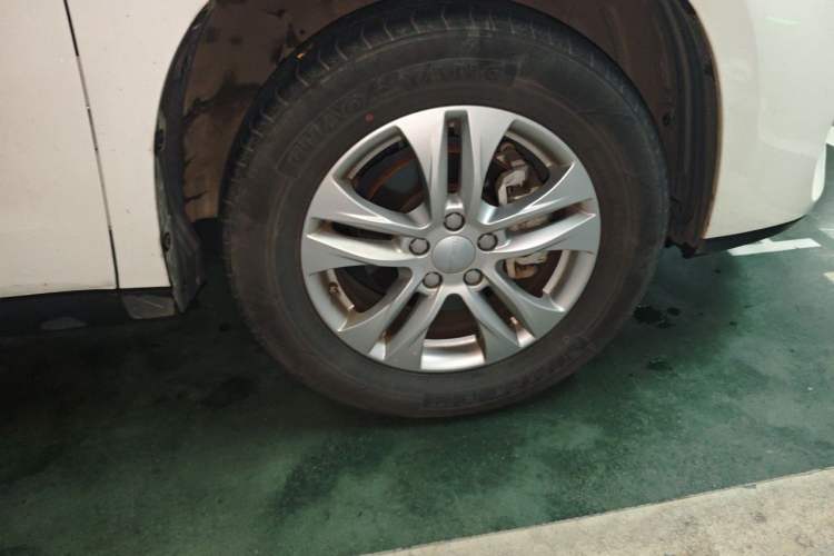 Used Haval M6 2019 1.5T DCT Two-Wheel Drive Value Edition China VI Standard Right Front Wheel Hub