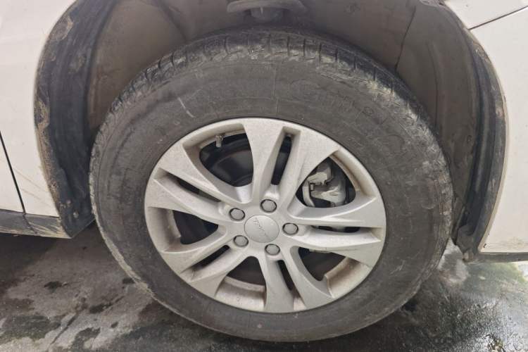 Used Haval M6 2019 1.5T DCT Two-Wheel Drive Elite Version China VI Standard Right Front Wheel Hub