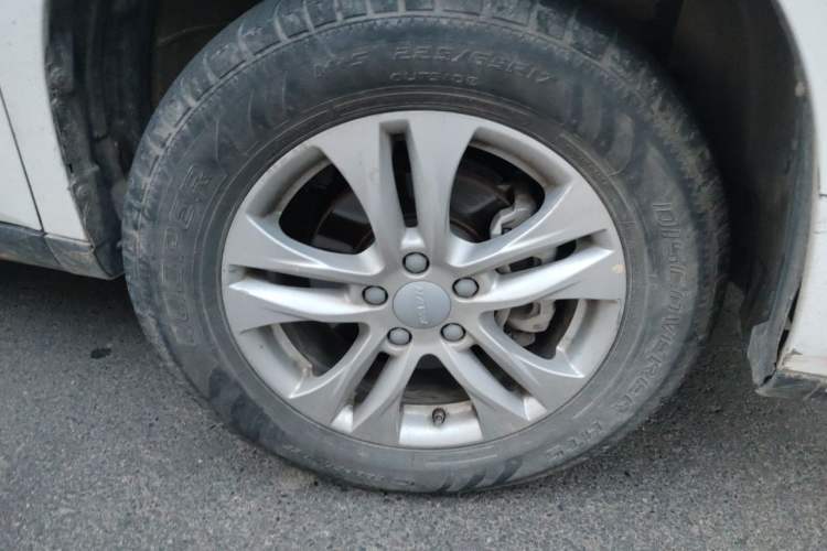 Used Haval M6 2019 1.5T Manual Two-Wheel Drive Elite Version China VI Standard Right Front Wheel Hub
