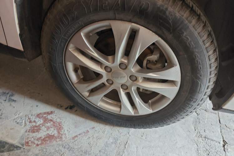 Used Haval M6 2019 1.5T DCT Two-Wheel Drive Value Edition China VI Standard Right Front Wheel Hub