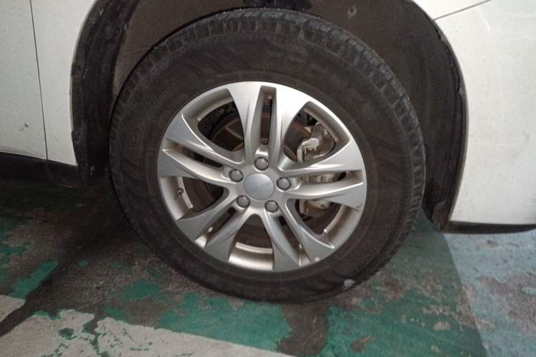 Used Haval M6 2019 1.5T DCT Two-Wheel Drive Value Edition China VI Standard Right Front Wheel Hub