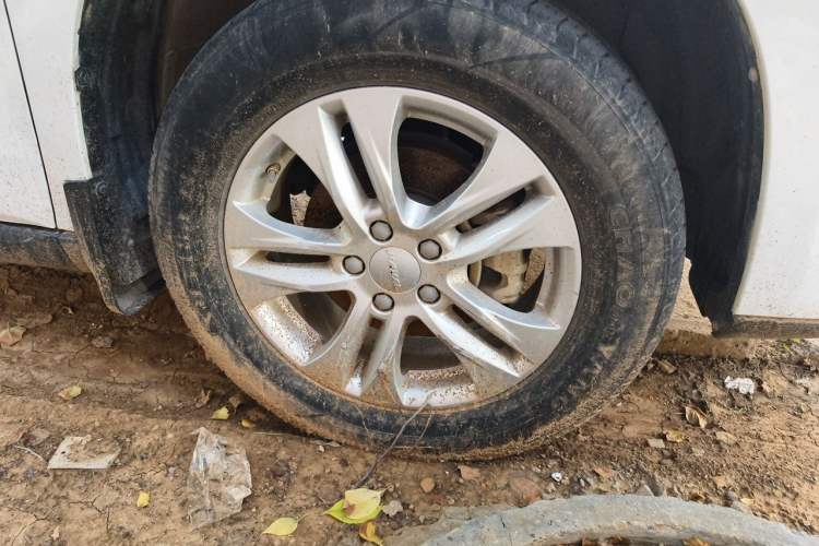 Used Haval M6 2019 1.5T Manual Two-Wheel Drive Elite Version China VI Standard Right Front Wheel Hub