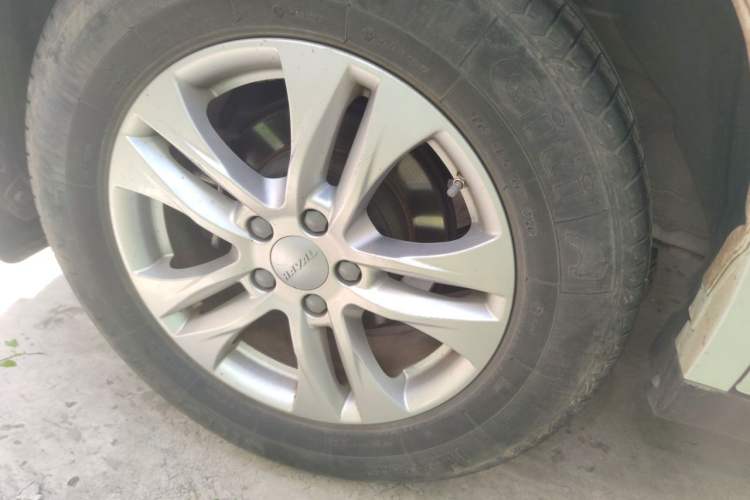 Used Haval M6 2019 1.5T Manual Two-Wheel Drive Elite Version China VI Standard Right Front Wheel Hub