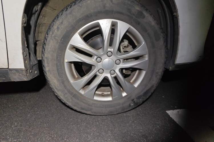 Used Haval M6 2019 1.5T Manual Two-Wheel Drive Elite Version China VI Standard Right Front Wheel Hub
