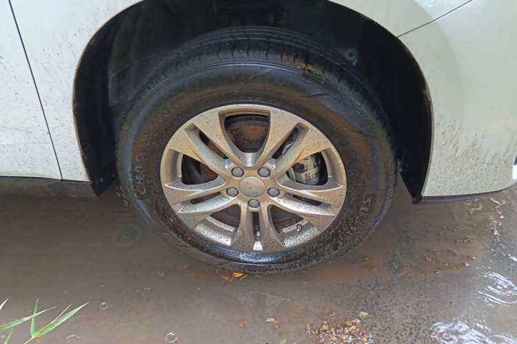 Used Haval M6 2019 1.5T Manual Two-Wheel Drive Elite Version China VI Standard Right Front Wheel Hub