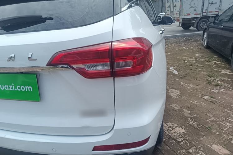 Used Haval M6 2019 1.5T DCT Two-Wheel Drive Value Edition China VI Standard Right Rear Taillight