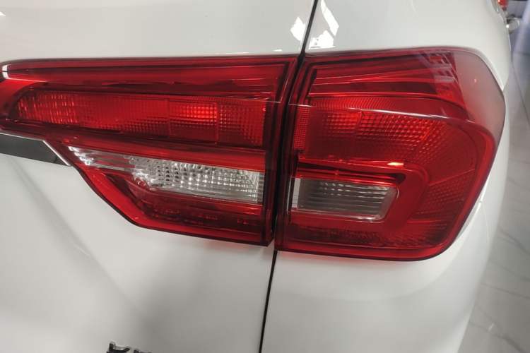 Used Haval M6 2019 1.5T DCT Two-Wheel Drive Value Edition China VI Standard Right Rear Taillight