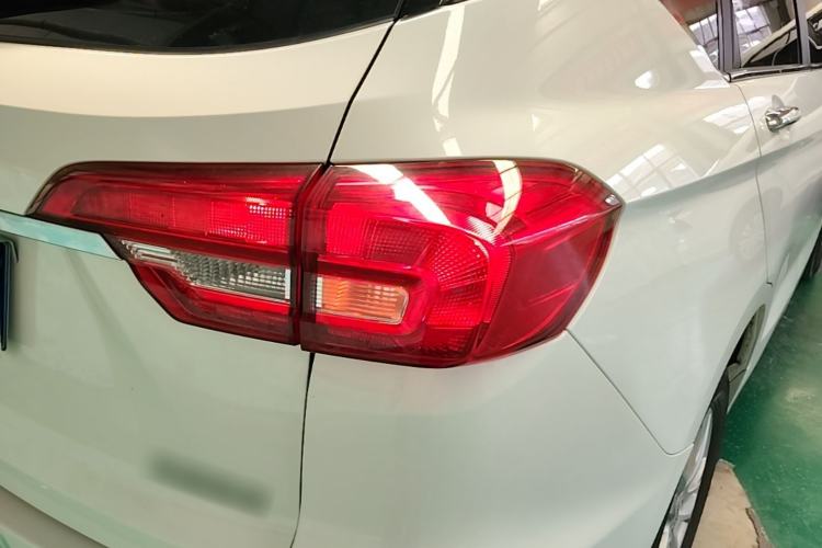 Used Haval M6 2019 1.5T DCT Two-Wheel Drive Value Edition China VI Standard Right Rear Taillight
