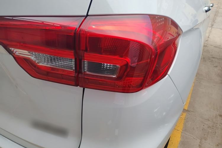 Used Haval M6 2019 1.5T DCT Two-Wheel Drive Value Edition China VI Standard Right Rear Taillight