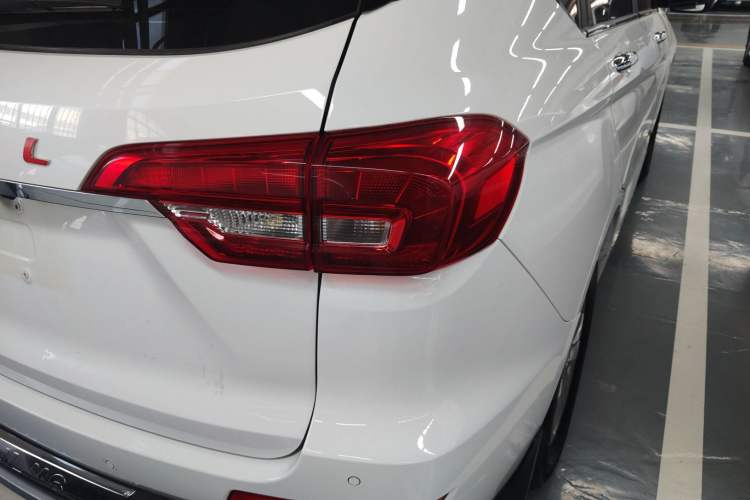 Used Haval M6 2019 1.5T DCT Two-Wheel Drive Value Edition China VI Standard Right Rear Taillight