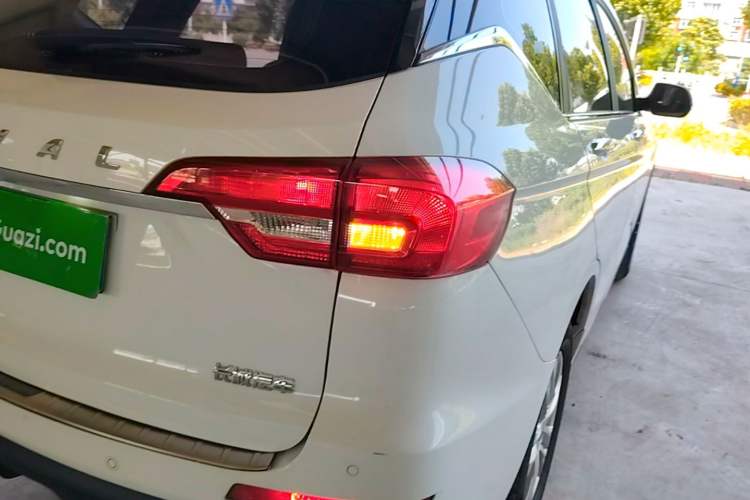 Used Haval M6 2019 1.5T DCT Two-Wheel Drive Value Edition China VI Standard Right Rear Taillight
