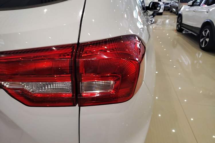 Used Haval M6 2019 1.5T DCT Two-Wheel Drive Value Edition China VI Standard Right Rear Taillight