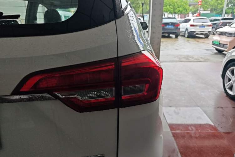Used Haval M6 2019 1.5T DCT Two-Wheel Drive Elite Version China VI Standard Right Rear Taillight