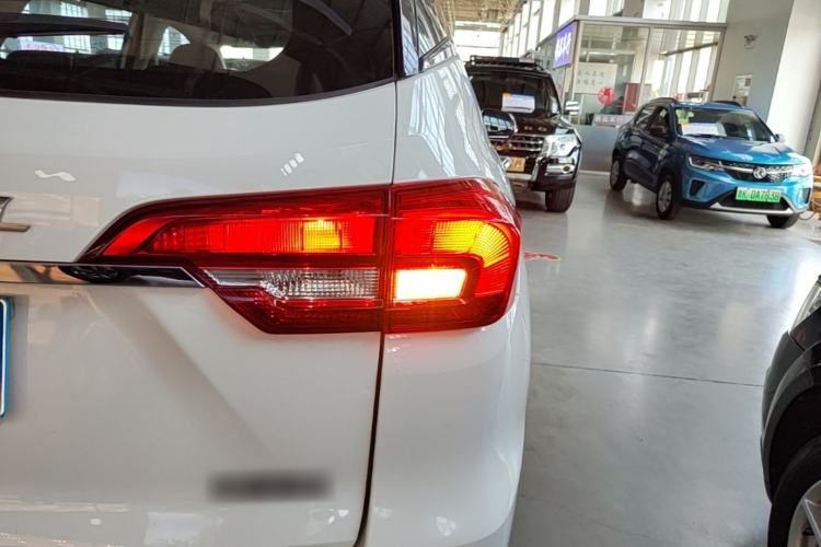 Used Haval M6 2019 1.5T DCT Two-Wheel Drive Value Edition China VI Standard Right Rear Taillight