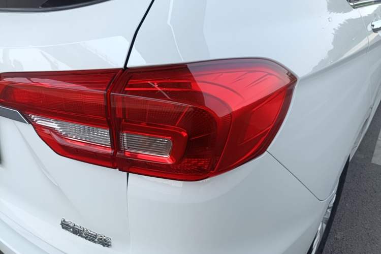Used Haval M6 2019 1.5T DCT Two-Wheel Drive Value Edition China VI Standard Right Rear Taillight