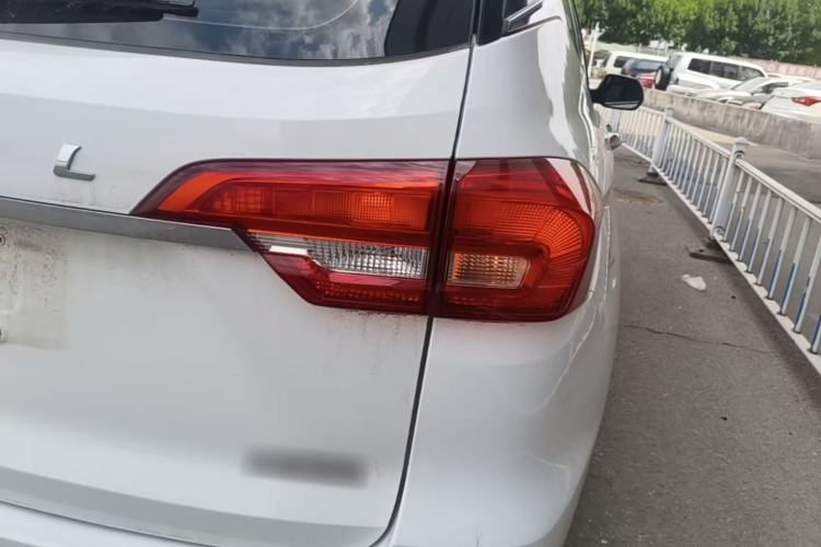 Used Haval M6 2019 1.5T DCT Two-Wheel Drive Value Edition China VI Standard Right Rear Taillight