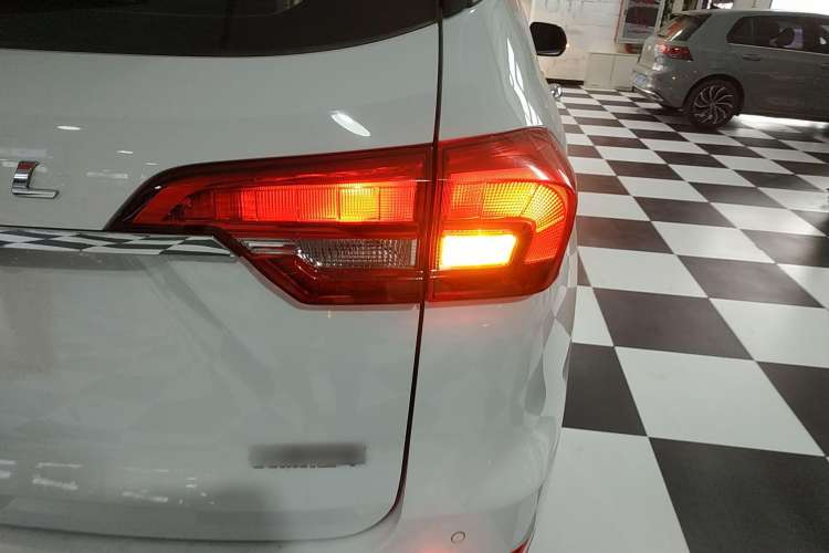 Used Haval M6 2019 1.5T DCT Two-Wheel Drive Value Edition China VI Standard Right Rear Taillight