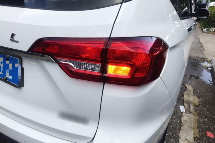 Used Haval M6 2019 1.5T DCT Two-Wheel Drive Value Edition China VI Standard Right Rear Taillight