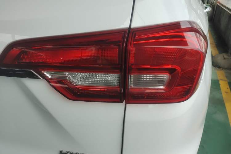Used Haval M6 2019 1.5T DCT Two-Wheel Drive Elite Version China VI Standard Right Rear Taillight