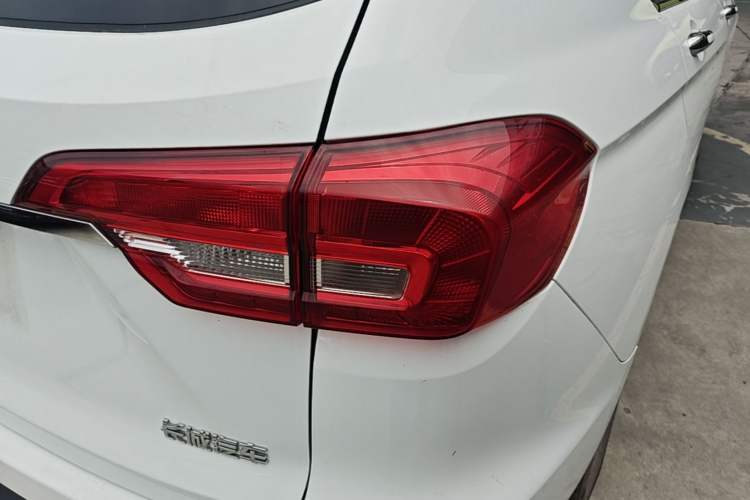 Used Haval M6 2019 1.5T Manual Two-Wheel Drive Elite Version China VI Standard Right Rear Taillight