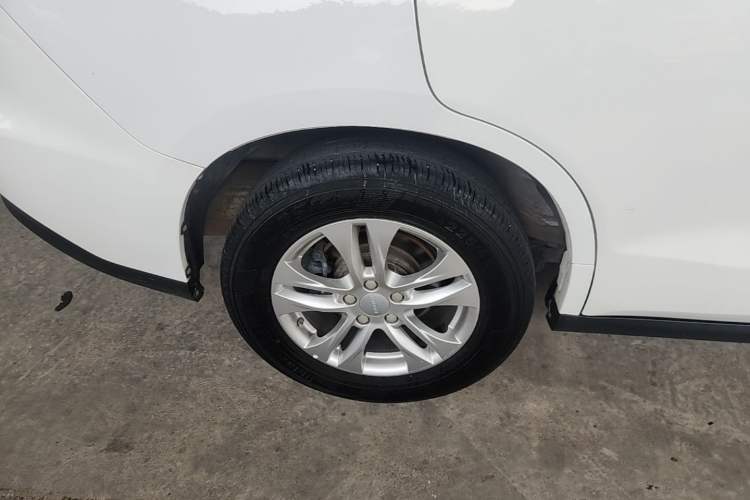 Used Haval M6 2019 1.5T DCT Two-Wheel Drive Elite Version China V Standard Right Rear Wheel Hub