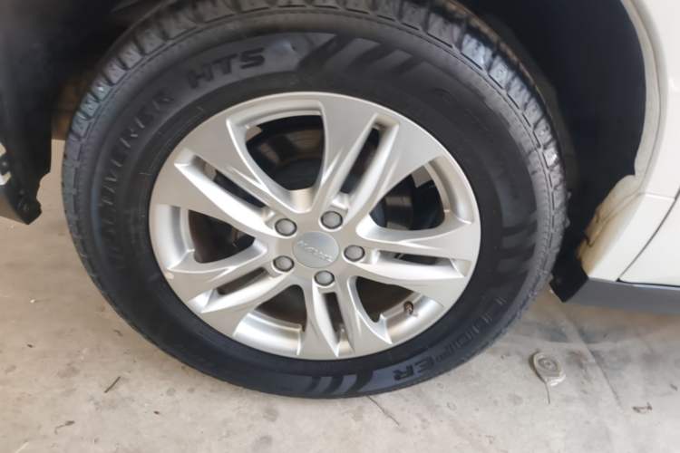 Used Haval M6 2019 1.5T DCT Two-Wheel Drive Value Edition China VI Standard Right Rear Wheel Hub
