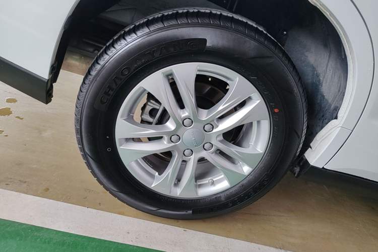 Used Haval M6 2019 1.5T DCT Two-Wheel Drive Elite Version China VI Standard Right Rear Wheel Hub