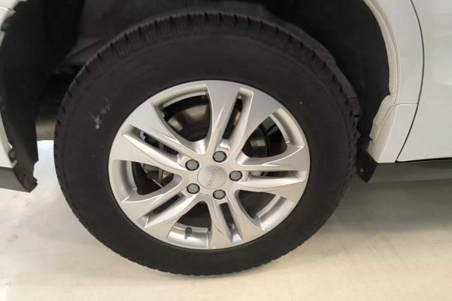 Used Haval M6 2019 1.5T DCT Two-Wheel Drive Value Edition China VI Standard Right Rear Wheel Hub