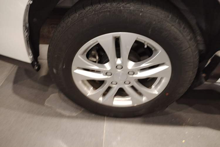 Used Haval M6 2019 1.5T DCT Two-Wheel Drive Elite Version China V Standard Right Rear Wheel Hub