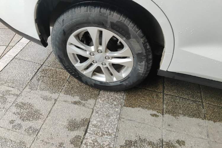 Used Haval M6 2019 1.5T DCT Two-Wheel Drive Value Edition China VI Standard Right Rear Wheel Hub