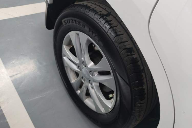 Used Haval M6 2019 1.5T DCT Two-Wheel Drive Value Edition China VI Standard Right Rear Wheel Hub