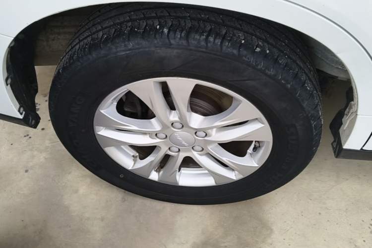 Used Haval M6 2019 1.5T Manual Two-Wheel Drive Elite Version China VI Standard Right Rear Wheel Hub