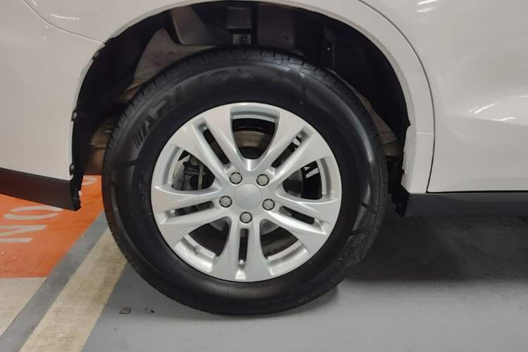 Used Haval M6 2019 1.5T DCT Two-Wheel Drive Elite Version China V Standard Right Rear Wheel Hub