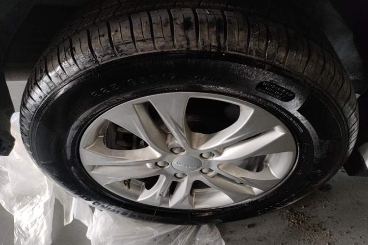 Used Haval M6 2019 1.5T DCT Two-Wheel Drive Value Edition China VI Standard Right Rear Wheel Hub