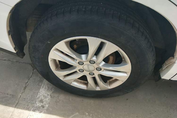 Used Haval M6 2019 1.5T Manual Two-Wheel Drive Elite Version China VI Standard Right Rear Wheel Hub