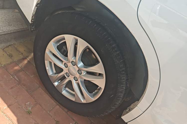Used Haval M6 2019 1.5T DCT Two-Wheel Drive Value Edition China VI Standard Right Rear Wheel Hub