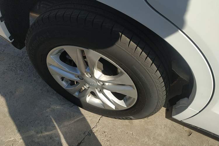 Used Haval M6 2019 1.5T DCT Two-Wheel Drive Value Edition China VI Standard Right Rear Wheel Hub