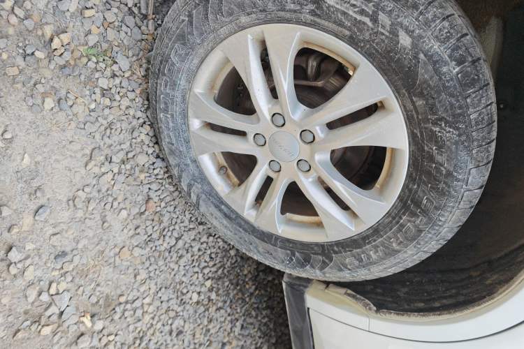 Used Haval M6 2019 1.5T DCT Two-Wheel Drive Value Edition China VI Standard Right Rear Wheel Hub