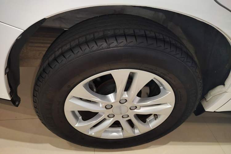 Used Haval M6 2019 1.5T DCT Two-Wheel Drive Value Edition China VI Standard Right Rear Wheel Hub
