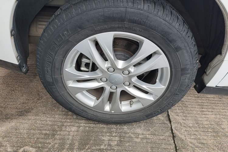 Used Haval M6 2019 1.5T Manual Two-Wheel Drive Elite Version China VI Standard Right Rear Wheel Hub