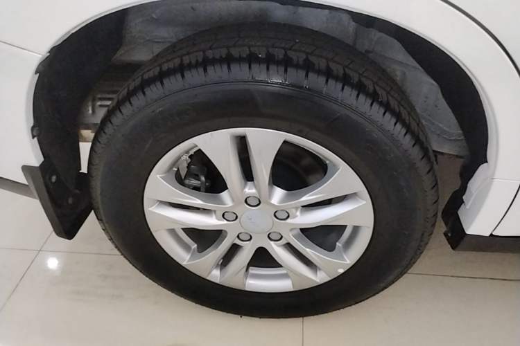 Used Haval M6 2019 1.5T DCT Two-Wheel Drive Value Edition China VI Standard Right Rear Wheel Hub