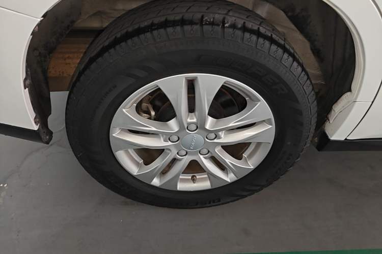 Used Haval M6 2019 1.5T DCT Two-Wheel Drive Elite Version China VI Standard Right Rear Wheel Hub