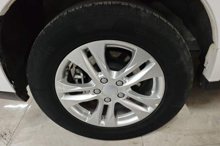 Used Haval M6 2019 1.5T DCT Two-Wheel Drive Elite Version China VI Standard Right Rear Wheel Hub
