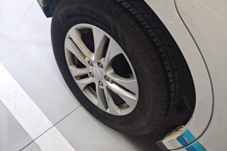 Used Haval M6 2019 1.5T Manual Two-Wheel Drive Elite Version China VI Standard Right Rear Wheel Hub