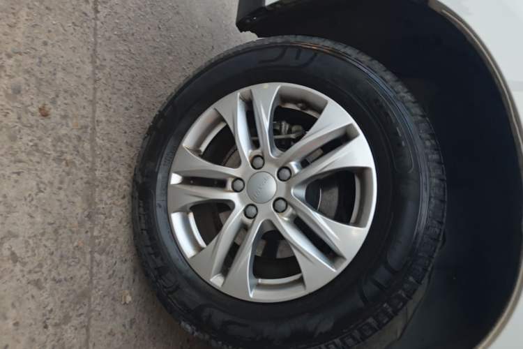 Used Haval M6 2019 1.5T DCT Two-Wheel Drive Elite Version China VI Standard Right Rear Wheel Hub