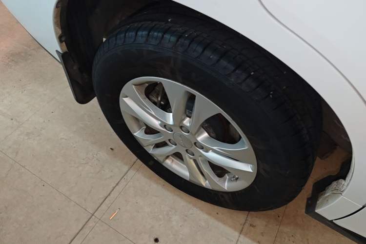Used Haval M6 2019 1.5T DCT Two-Wheel Drive Value Edition China VI Standard Right Rear Wheel Hub