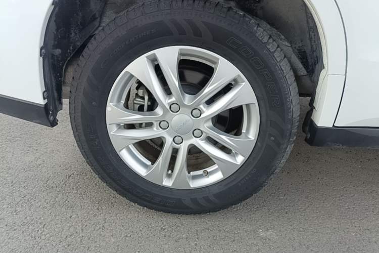Used Haval M6 2019 1.5T DCT Two-Wheel Drive Value Edition China VI Standard Right Rear Wheel Hub