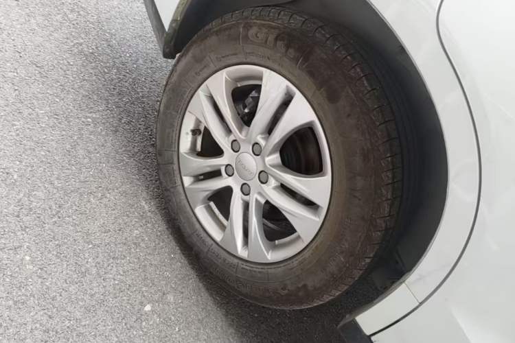 Used Haval M6 2019 1.5T DCT Two-Wheel Drive Value Edition China VI Standard Right Rear Wheel Hub