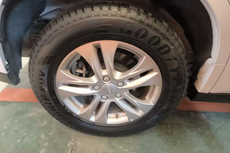 Used Haval M6 2019 1.5T DCT Two-Wheel Drive Value Edition China VI Standard Right Rear Wheel Hub